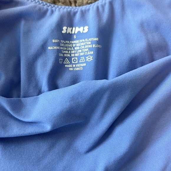 SKIMS Fits Everybody Square neck bodysuit - Picture 2 of 4